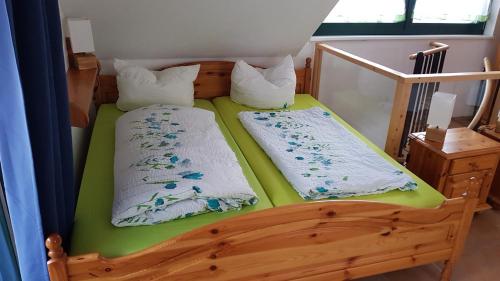Ένα ή περισσότερα κρεβάτια σε δωμάτιο στο Titisee Haus Vogelnest