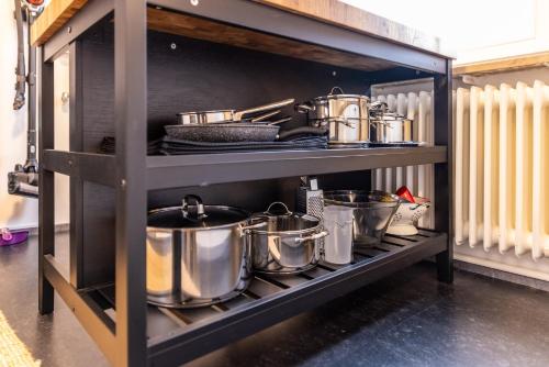 Kitchen o kitchenette sa Zentral in Coburg: Exklusive Stadtwohnung – ideal für Gruppen