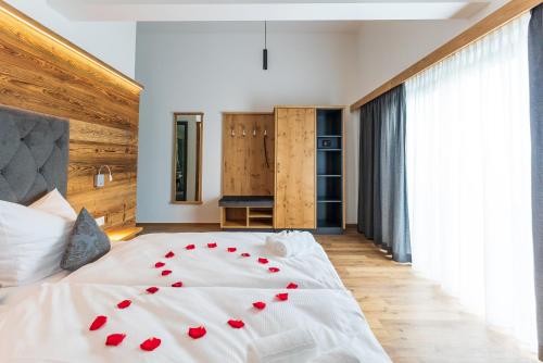 a bedroom with a bed with red roses on it at Heufelder Hof in Bruckmühl
