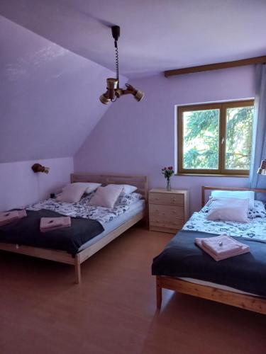 En eller flere senge i et værelse på Háromfenyő Apartman