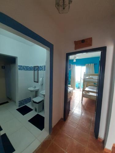 a room with a bathroom with a sink and a mirror at Pousada das Artes 2 in Mongaguá