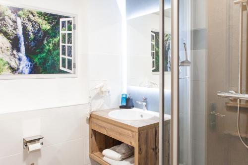 a bathroom with a sink and a shower at Sonnenhof - Apartments & Zimmer in Kaunertal