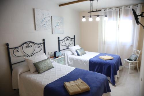A bed or beds in a room at Casa Vazquez Sanxenxo La Lanzada