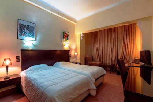 a bedroom with a large bed in a hotel room at Hotel Bellerive in Casablanca
