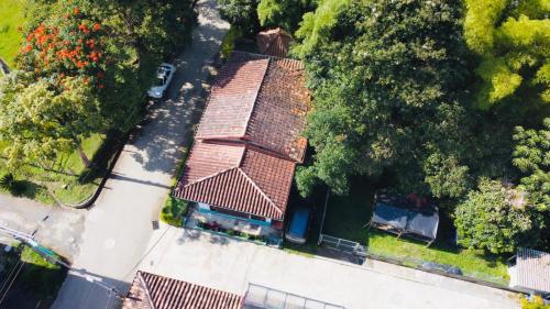 an overhead view of a house with a roof at Casa Huespedes EL ENSUEÑO in Jardin