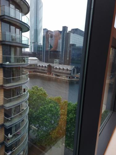 Luxury waterside apartment Canary Wharf