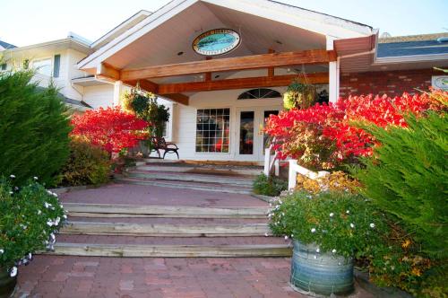 Сад в South Thompson Inn & Conference Centre