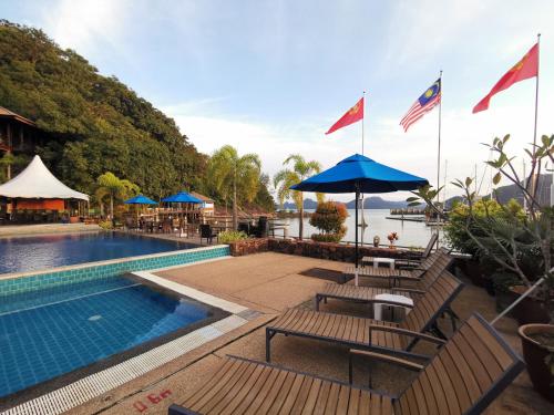 Kolam renang di atau dekat dengan Ramada by Wyndham Langkawi Marina