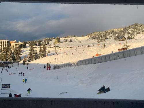 Photo de la galerie de l'établissement Appartement avec vue exceptionnelle à Roche Béranger 1750 au pied des pistes, à Chamrousse
