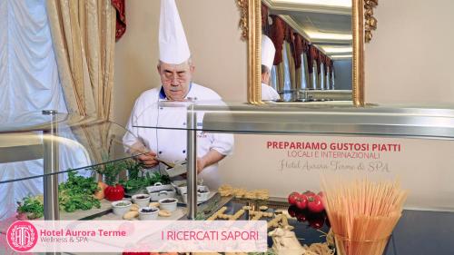 Makanan di atau berdekatan hotel