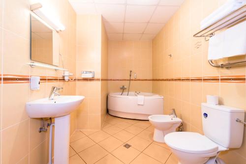 Phòng tắm tại Kolonna Hotel Brigita