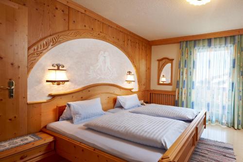a bedroom with a large bed in a room at Sportpension Alpenrose in Schladming