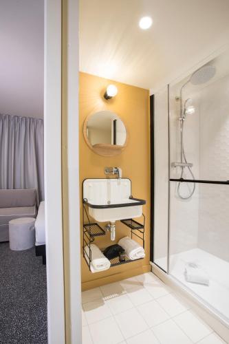 a bathroom with a sink and a shower at Hôtel Life Bordeaux Gare - BG in Bordeaux