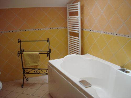 A bathroom at L'Albicocco