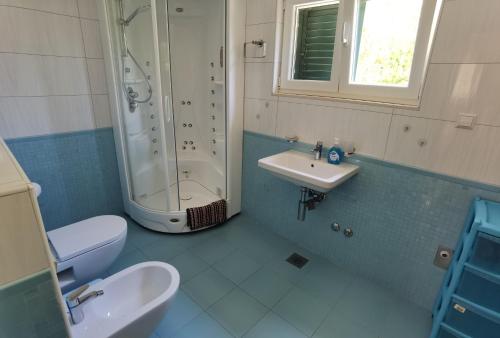 Koupelna v ubytování Villa Rastichi