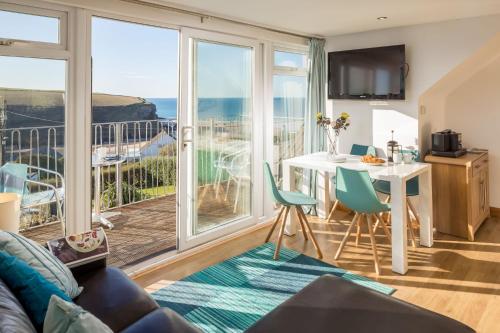 Ocean View, Mawgan Porth