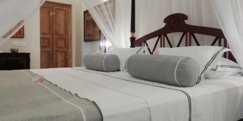 Ένα ή περισσότερα κρεβάτια σε δωμάτιο στο The Divine Villa