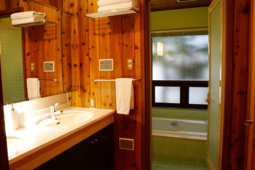 Phòng tắm tại Lakehouse At Toyako