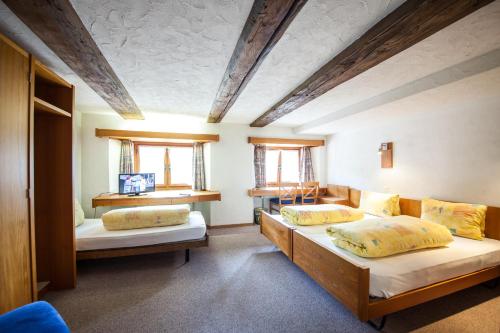 
Ein Bett oder Betten in einem Zimmer der Unterkunft Hotel Piz Tambo
