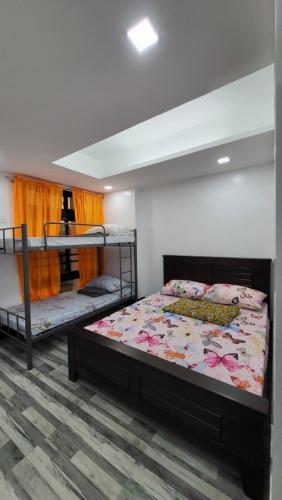 a bedroom with two bunk beds in a room at Finteo Skylands Premium in Baguio