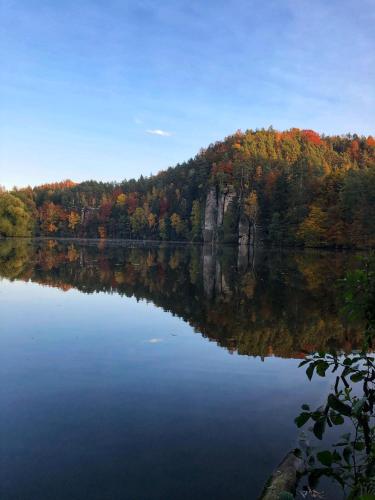 a view of a lake in the fall at Apartmány CAFÉ-CAFÉ in Jičín