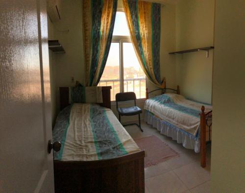 Postel nebo postele na pokoji v ubytování Hurghada Village sea view