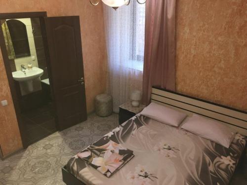 a bedroom with a bed and a sink and a mirror at На Круговій in Zaporozhye