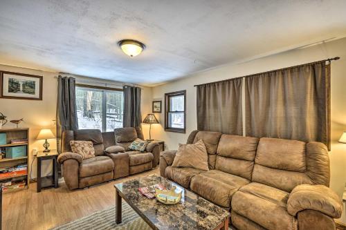 Charming Brantingham Home - Pets Welcome! – Photos 4