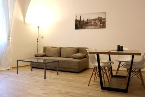 Posezení v ubytování Betlem Prague Apartments