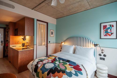 room2 Chiswick Hometel Image