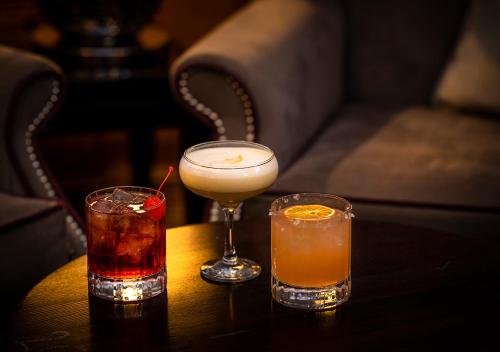 a table with two drinks on top of a table at Dukes Head Hotel Kings Lynn in Kings Lynn