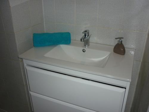 Phòng tắm tại Entre Mer et Montagne, appartement climatisé, vue mer, WIFI