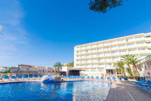 Piscina de la sau aproape de Hotel Moon Dreams Coral Beach