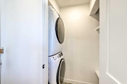 a laundry room with a washer and dryer at Snowmass Condo Great Proximity to Chair Lift in Snowmass Village