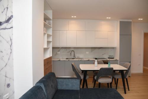 a kitchen and dining room with a table and chairs at J&D Rooms Korce in Korçë