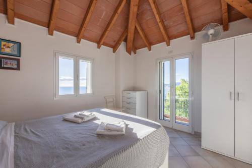 A bed or beds in a room at La Sterlizia di Santa Croce