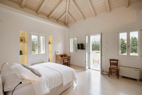 Posteľ alebo postele v izbe v ubytovaní Villa Perivoli in Lemon Orchard