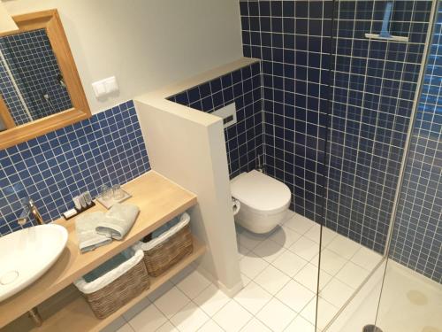 Bilik mandi di B&B Nostromo