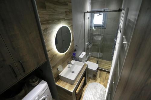 Ванная комната в LA Larissa Luxury Apartments Koronis