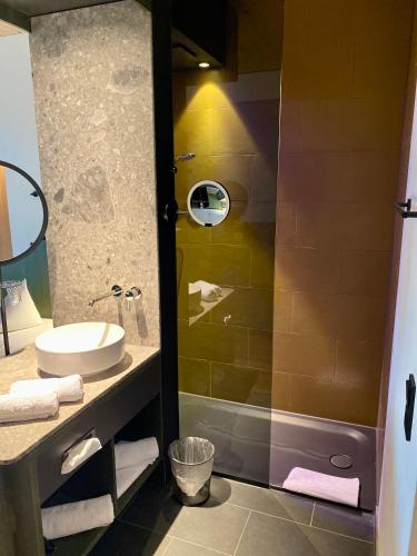 a bathroom with a shower and a sink at Gasthof-Hotel Höhensteiger in Rosenheim