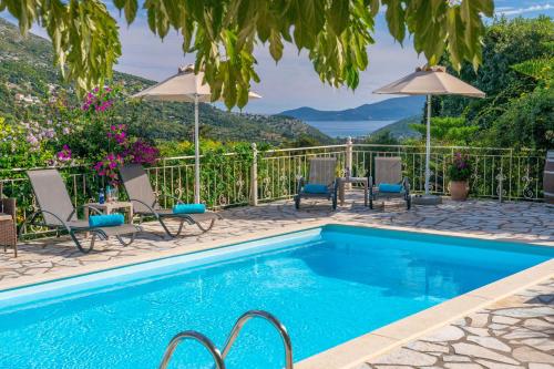 Villa Regina -Hidden Eden with Treehouse & Heated Pool