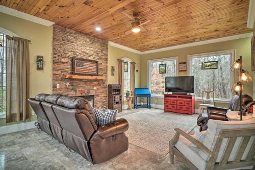 Foto dalla galleria di Dog-Friendly Family Home Steps to Norris Lake a Maynardville