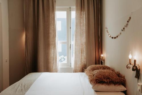 Una cama o camas en una habitación de BijBlauw