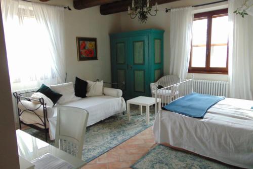 Un pat sau paturi într-o cameră la Villa Bella Rosa