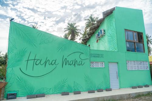 a building with a mural on the side of it at Flats Hana Mana in São Miguel dos Milagres