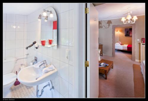 Ванна кімната в Auberge De La Gaichel