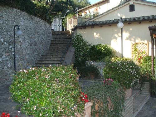 a set of stairs leading up to a house with flowers at Camere Ramaccia in Assisi