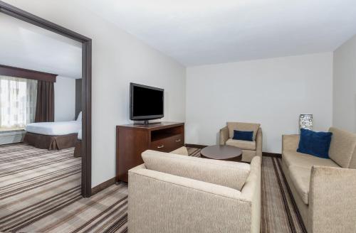 Holiday Inn Express San Diego - Sea World Area, an IHG Hotel Image