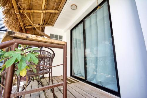 Balkón nebo terasa v ubytování Niu Ohana East Bay Apartments