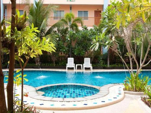 Bazén v ubytování Ampan Resort & Apartment nebo v jeho okolí